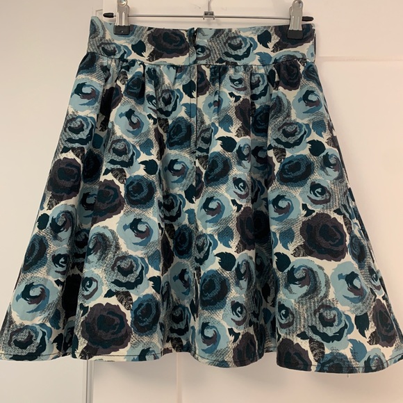 H&M floral mini skirt - Picture 2 of 2